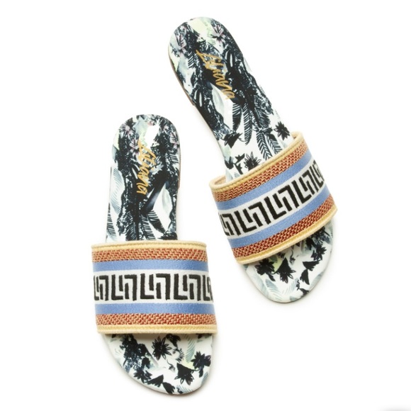 New!! Sandals Size 7 - Picture 1 of 7